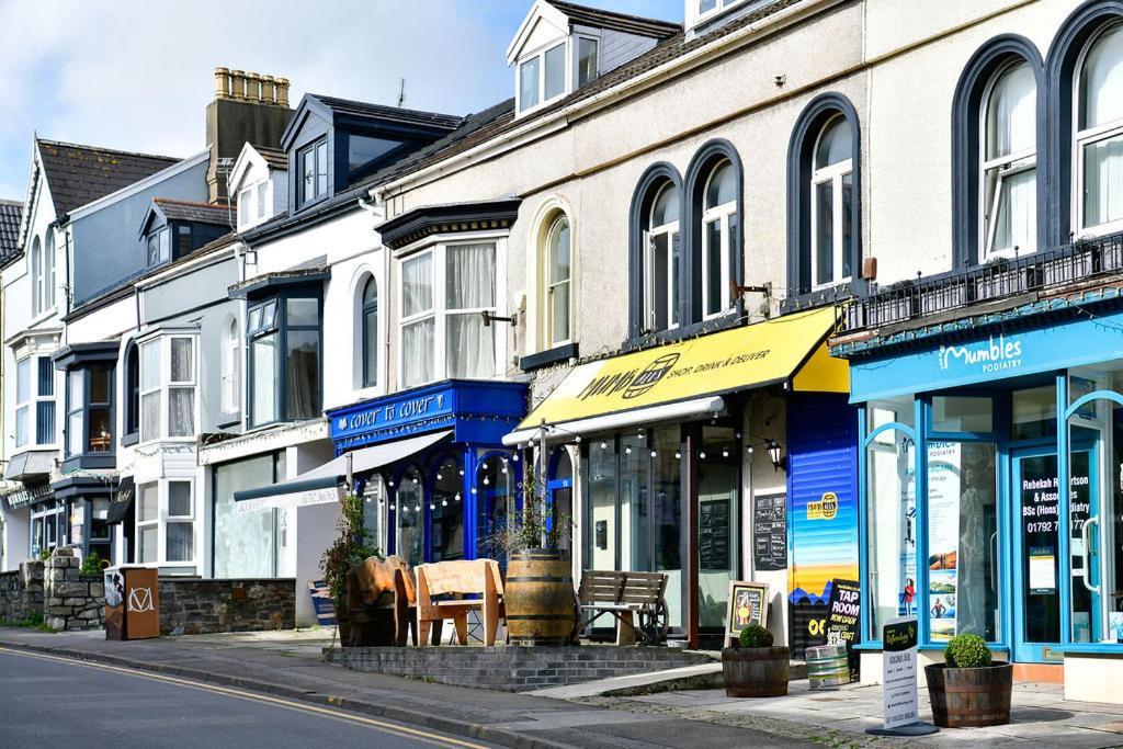 Spacious 2 Bedroom Apartment In The Heart Mumbles Exterior foto
